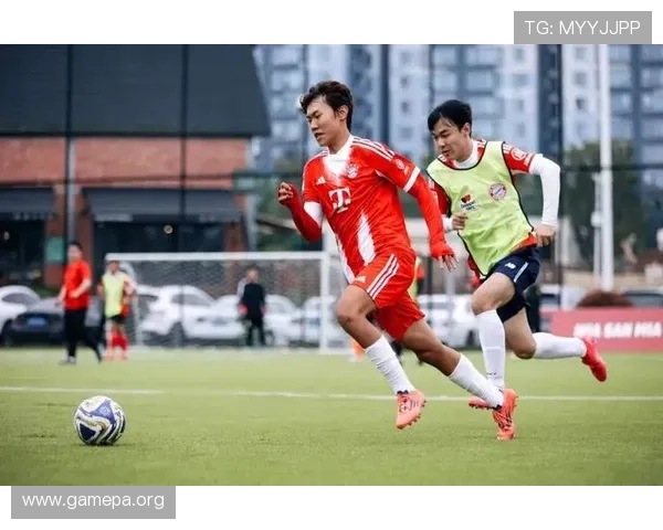 拜仁球迷的礼貌与尊重让我深感荣幸,这份情谊值得珍惜 拜仁球迷的礼貌与尊重让我深感荣幸,这份情谊值得珍惜